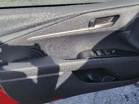 Used 2025 Toyota Camry SE image 7