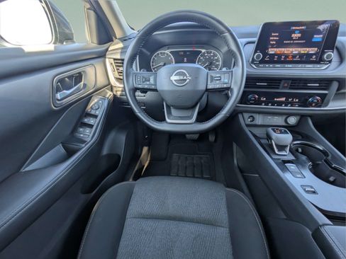 Used 2026 Nissan Rogue SV FWD image 13