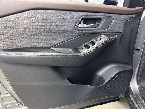 Used 2023 Nissan Rogue SV image 8