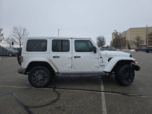 Used 2022 Jeep Wrangler Unlimited Sahara image 18