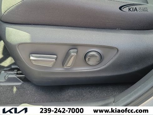 Used 2021 Toyota RAV4 XLE w/ Convenience Package FWD image 26
