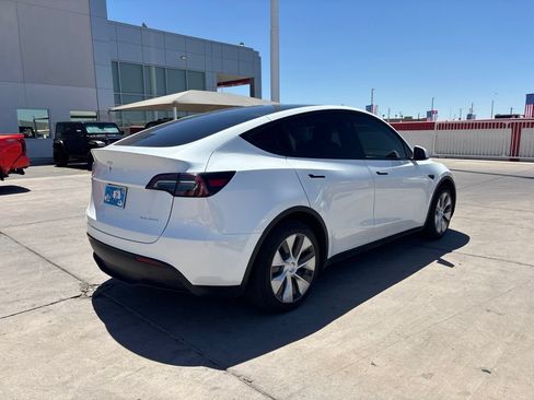 Used 2023 Tesla Model Y Long Range AWD/4WD image 2