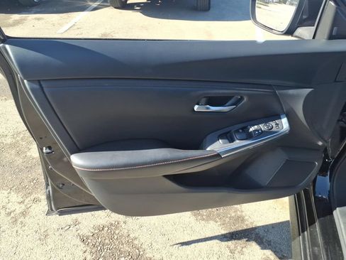 Certified 2023 Nissan Sentra SR FWD image 13