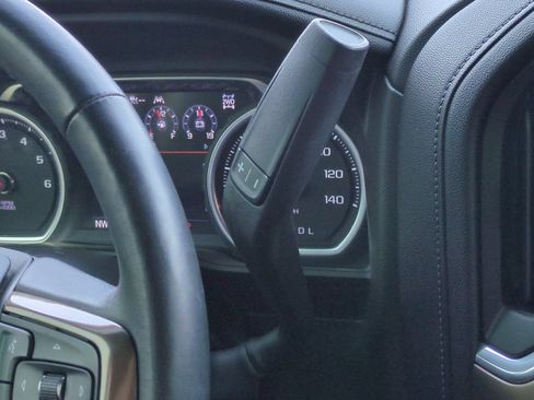Used 2021 Chevrolet Silverado 1500 High Country w/ Technology Package AWD/4WD image 32