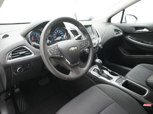 Used 2017 Chevrolet Cruze LT w/ Convenience Package FWD image 8