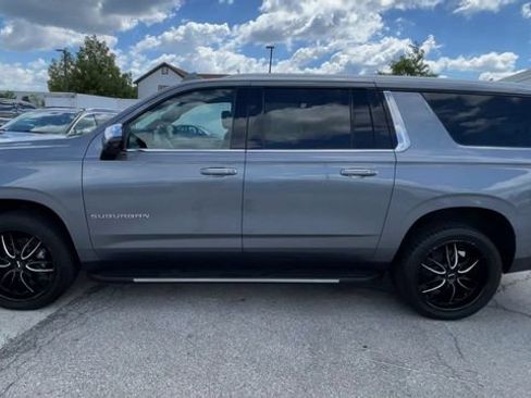 Used 2021 Chevrolet Suburban Premier w/ Premium Package AWD/4WD image 7