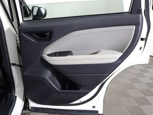 Used 2025 Subaru Forester Premium image 26