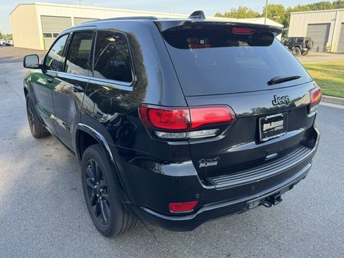Used 2021 Jeep Grand Cherokee Laredo X AWD/4WD image 7