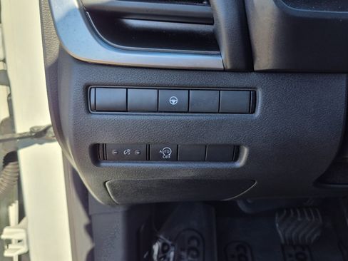 Certified 2023 Nissan Rogue SV FWD image 29