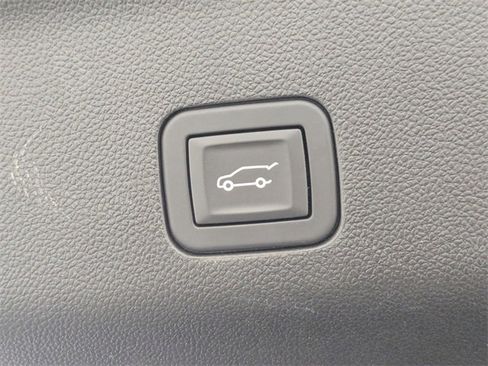 Certified 2025 GMC Yukon Denali image 32