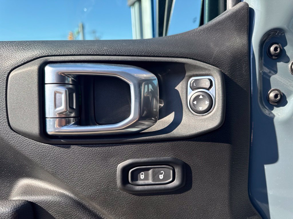 Used 2024 Jeep Wrangler Sport AWD/4WD image 19