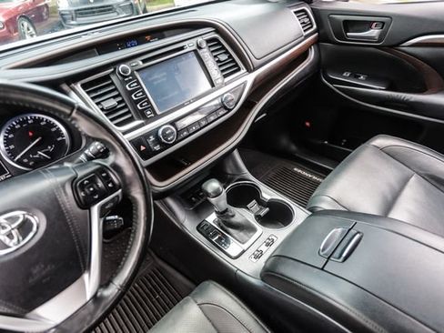 Used 2015 Toyota Highlander Limited Platinum AWD/4WD image 24
