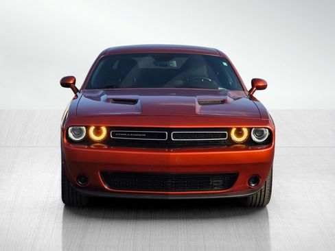 Used 2021 Dodge Challenger SXT image 2