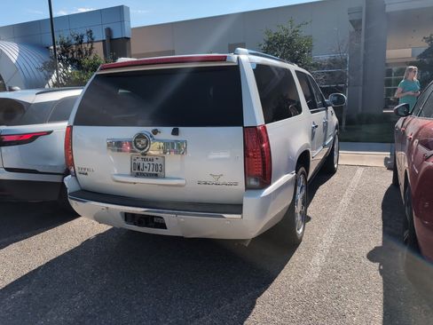 Used 2012 Cadillac Escalade ESV Luxury AWD/4WD image 3