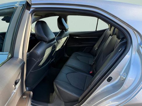 Used 2024 Toyota Camry SE FWD image 5