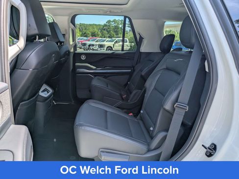 Certified 2026 Lincoln Navigator Reserve AWD/4WD image 9