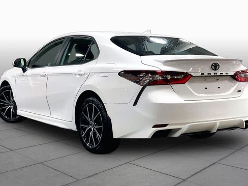 Used 2024 Toyota Camry SE FWD image 12