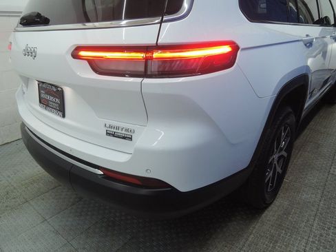 Used 2024 Jeep Grand Cherokee L Limited AWD/4WD image 31