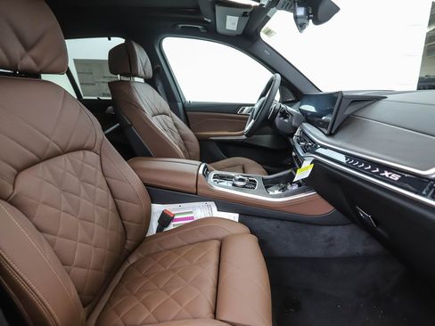 Used 2026 BMW X5 xDrive50e w/ Executive Package image 32