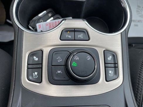 Used 2024 GMC Terrain Denali w/ Black Diamond Edition image 25