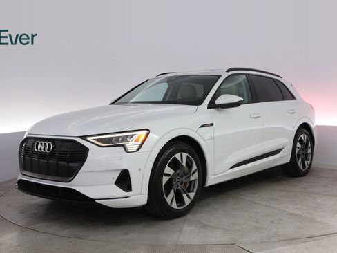 Used 2022 Audi e-tron Premium w/ Convenience Plus Package image 2