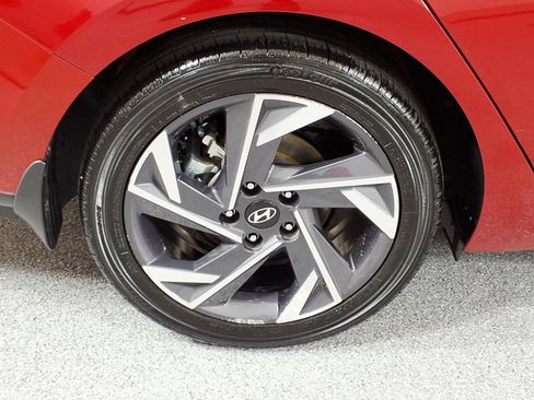 Used 2026 Hyundai Elantra Limited FWD image 6
