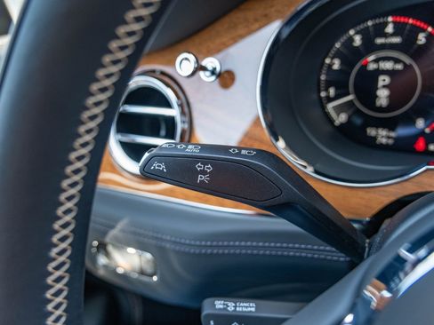 Used 2024 Bentley Bentayga image 11