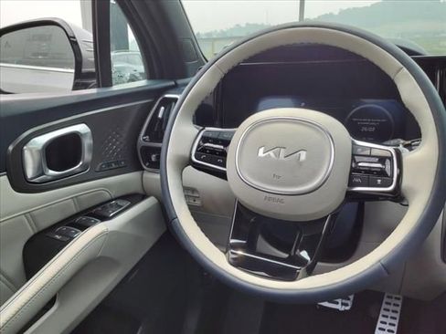 Used 2023 Kia Sorento SX Prestige image 21
