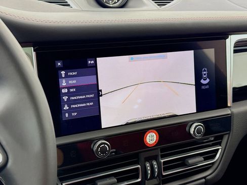 Certified 2025 Porsche Macan image 20