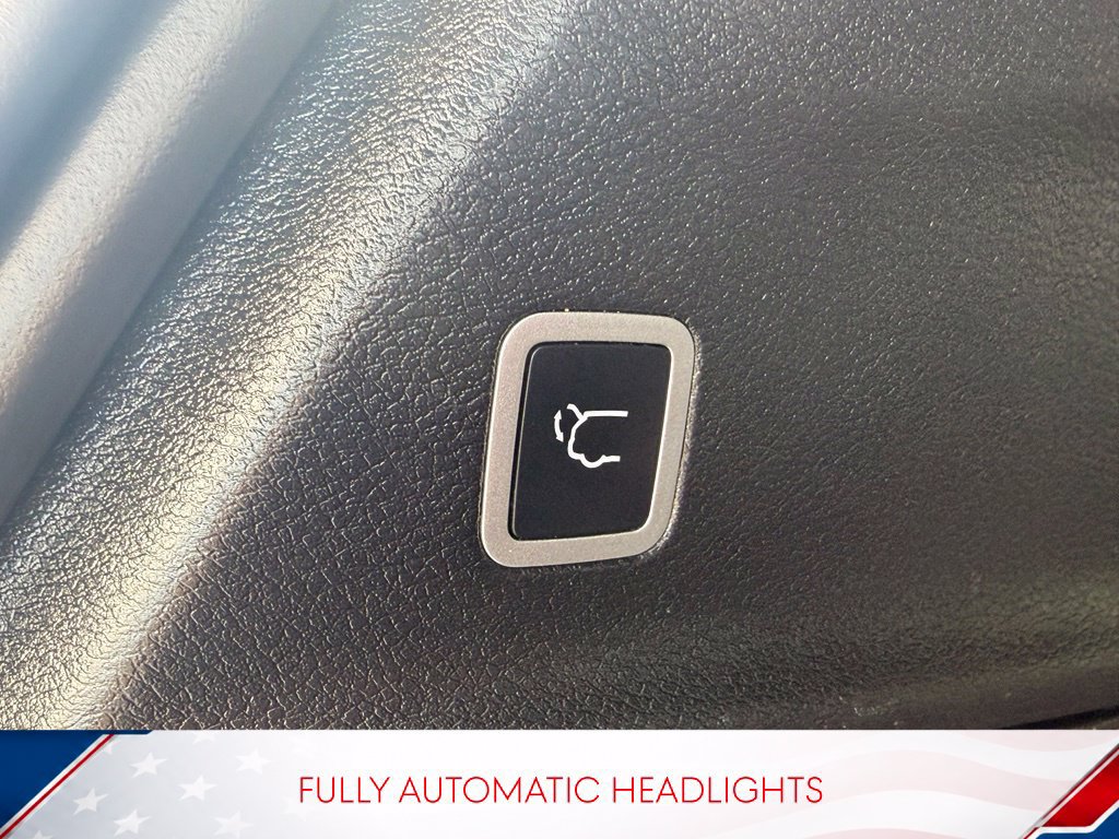 Used 2024 Chrysler Pacifica Touring FWD image 8