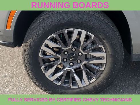 Used 2025 Chevrolet Suburban Z71 image 16