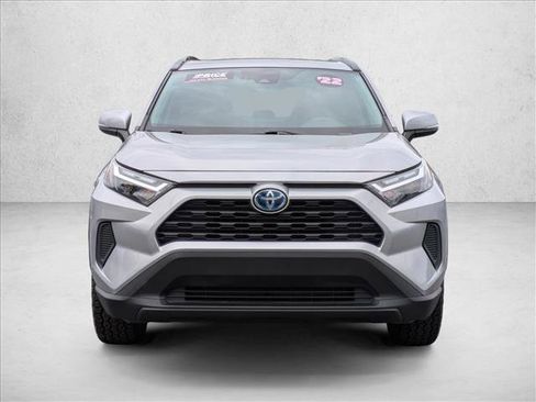 Used 2022 Toyota RAV4 XLE AWD/4WD image 2