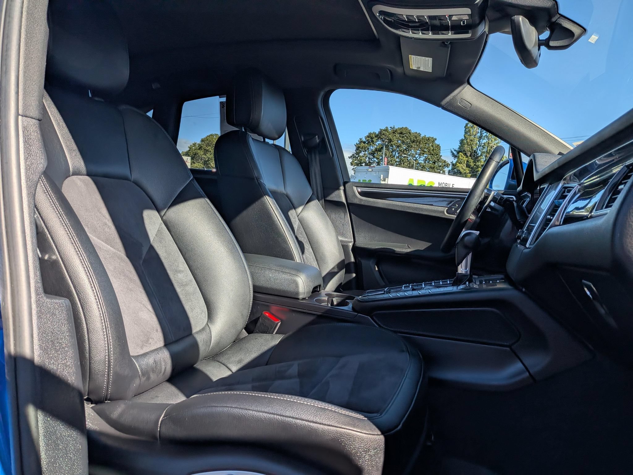 Used 2018 Porsche Macan AWD/4WD image 7
