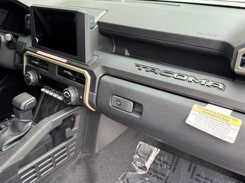 Used 2025 Toyota Tacoma SR AWD/4WD image 27