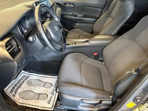 Used 2018 Toyota C-HR XLE image 18