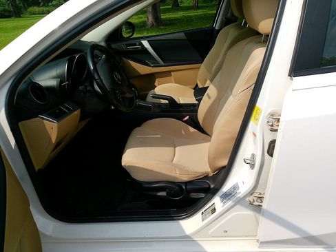 Used 2011 MAZDA MAZDA3 s Sport FWD image 25