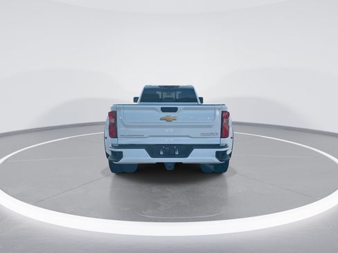 Used 2025 Chevrolet Silverado 3500 High Country w/ High Country Premium Package AWD/4WD image 8