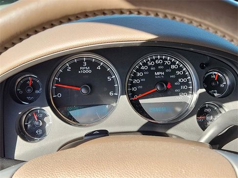 Used 2013 Chevrolet Avalanche LTZ image 16