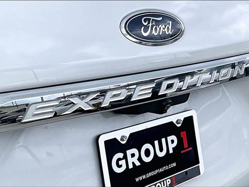 Used 2019 Ford Expedition XLT w/ Equipment Group 202A AWD/4WD image 30