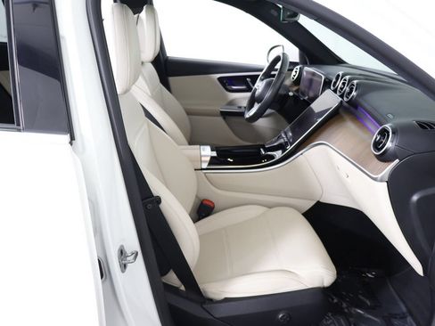 Used 2023 Mercedes-Benz GLC 300 4MATIC image 32