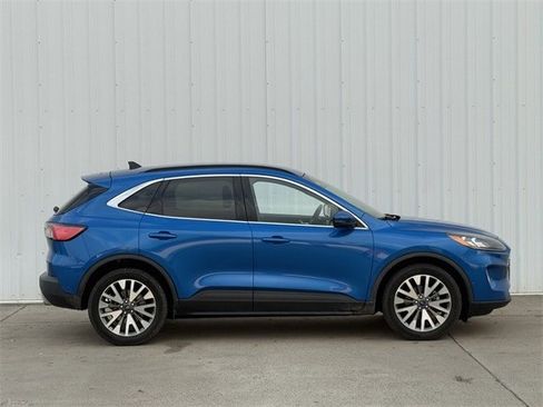 Used 2020 Ford Escape Titanium image 3