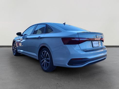 Certified 2025 Volkswagen Jetta SE image 3