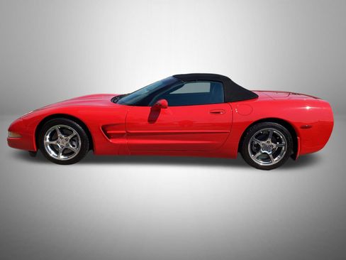 Used 2004 Chevrolet Corvette Convertible w/ Preferred Equipment Group RWD image 2