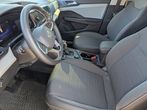 Used 2022 Volkswagen Taos SE image 3