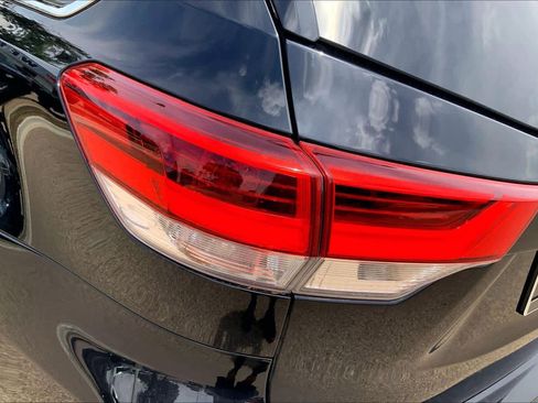 Used 2017 Toyota Highlander SE AWD/4WD image 32