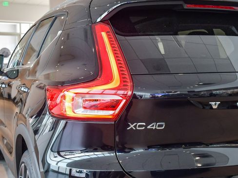 New 2025 Volvo XC40 B5 Ultra w/ Climate Package image 7