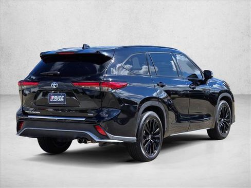 Used 2023 Toyota Highlander XSE FWD image 5