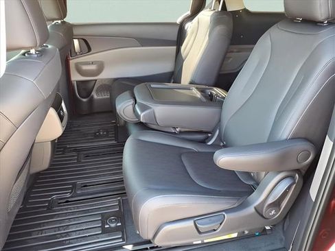 New 2026 Kia Carnival EX image 24