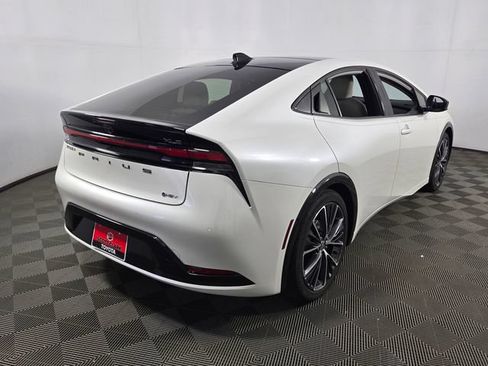 Used 2024 Toyota Prius XLE FWD image 9