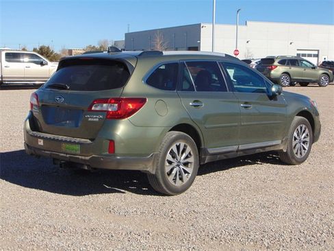 Used 2017 Subaru Outback 2.5i Touring image 4